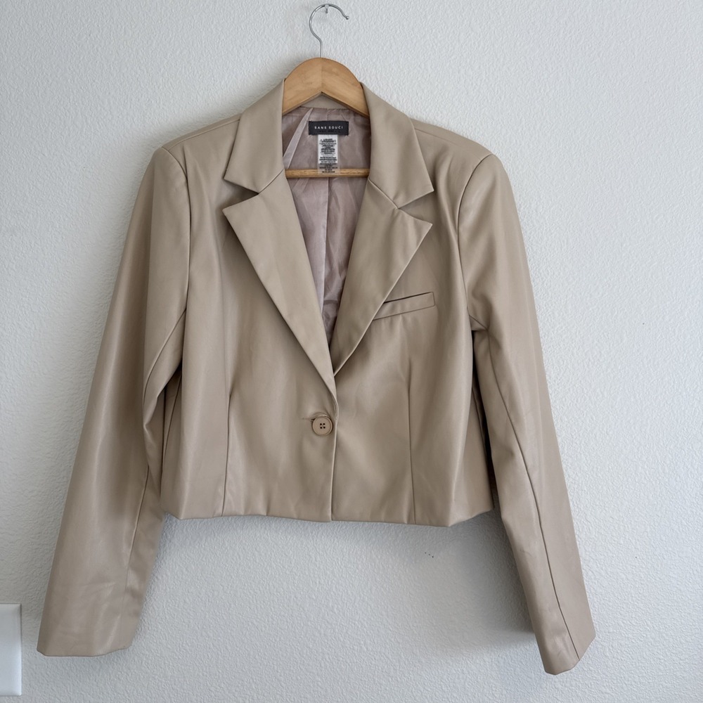 Sans Souci faux leather jacket Cream Cropped soft Blazer clean girl size L